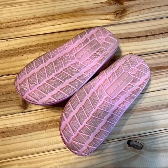 Size 13 girls Rugged Shark shoes - Picture 5 of 6